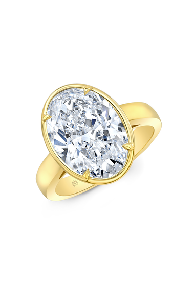 Oval cut Diamond Solitaire in Yellow Gold
