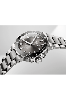 Aquis Titanium Date