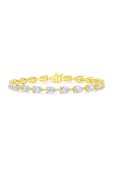 Pear Cut Diamond Bracelet in Yellow Gold