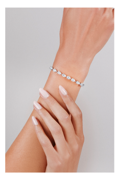 Pear Cut Diamond Bracelet in White Gold