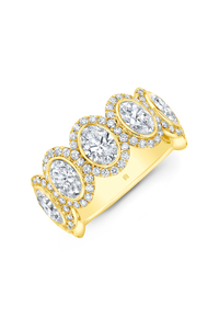 Oval Cut Diamond Halo Band in Yellow Gold