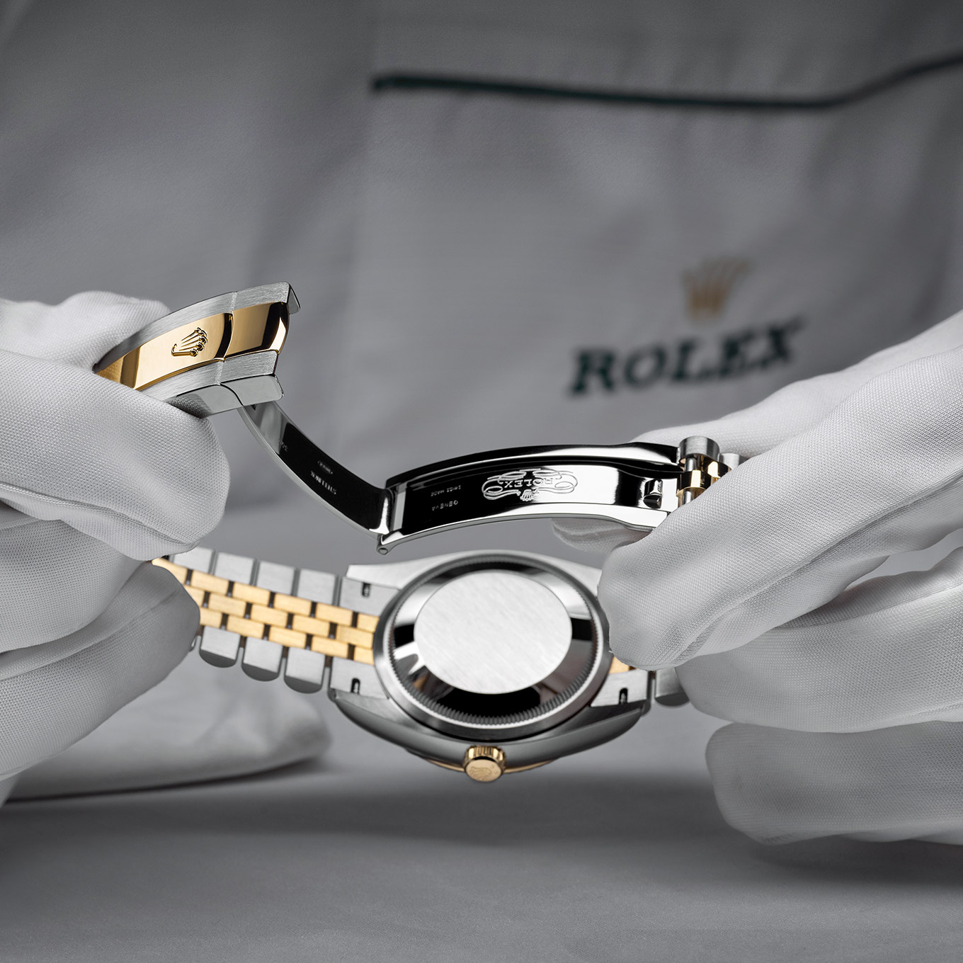 Rolex outlet authorized service