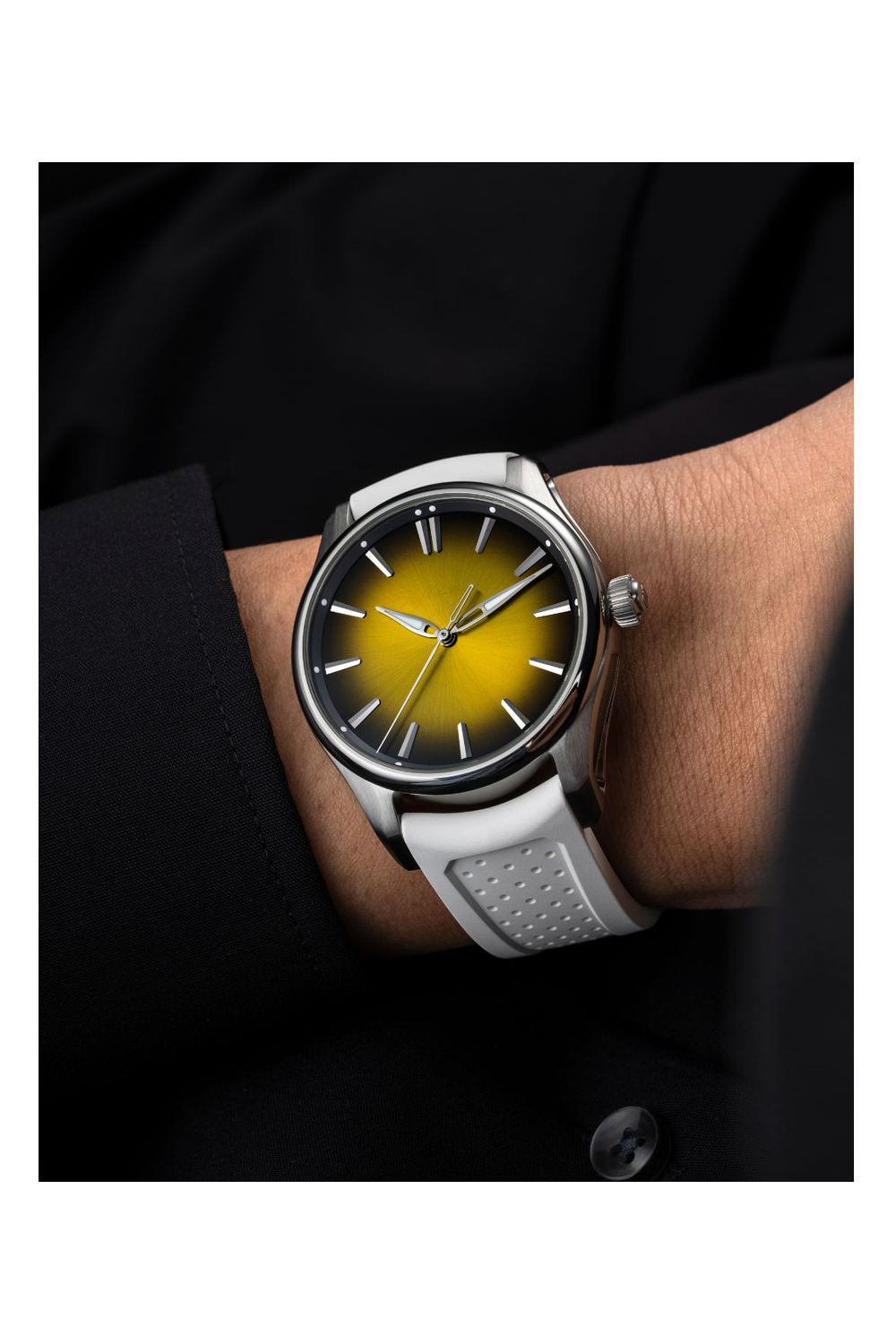 H. Moser & Cie. Pioneer Centre Seconds Sunny-Side Up (3201-1200)
